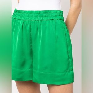 Apparis Melinda Elasticated Thigh-Length Shorts